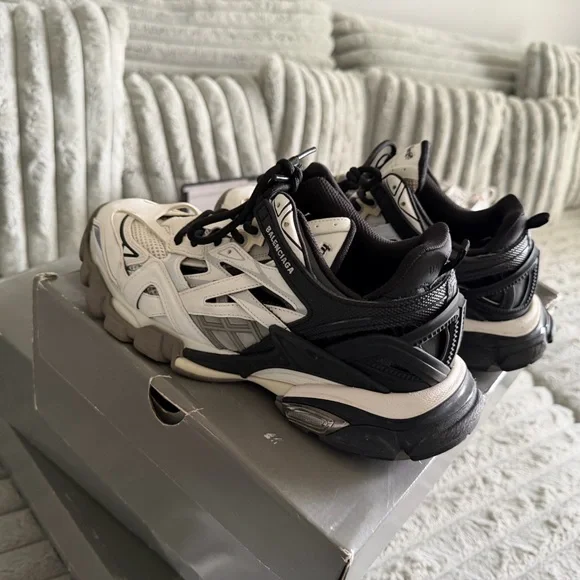 Balenciaga Beige and Black Athletic Shoes - Picture 5 of 7